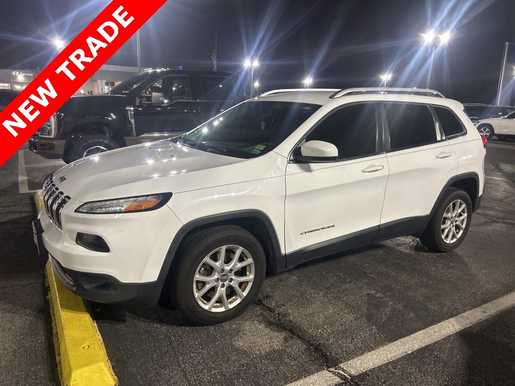 Used 2017 Jeep Cherokee Latitude FWD SUV