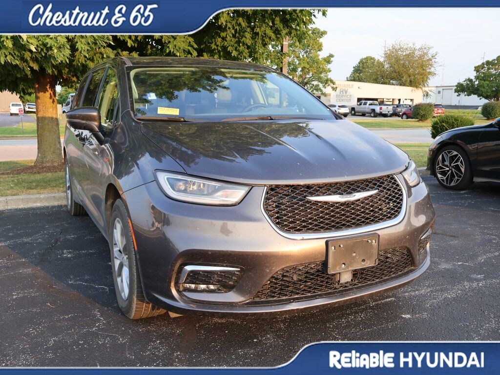 Used 2023 Chrysler Pacifica Touring L Van Passenger Van