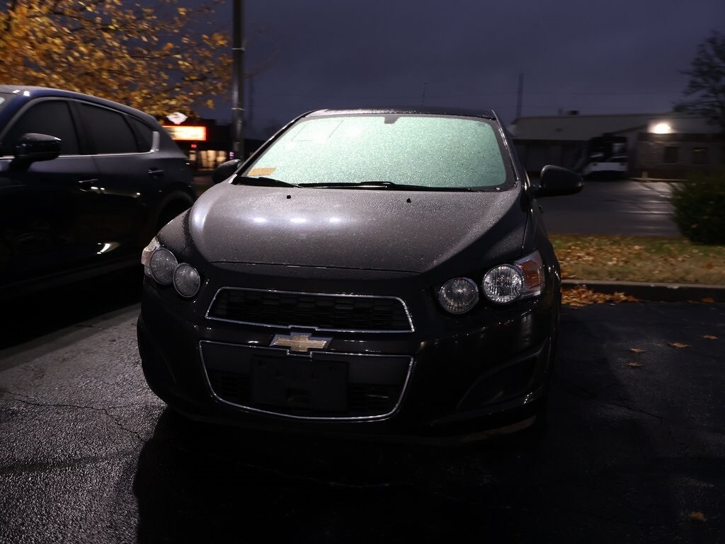 2016 Chevrolet Sonic LT photo 2