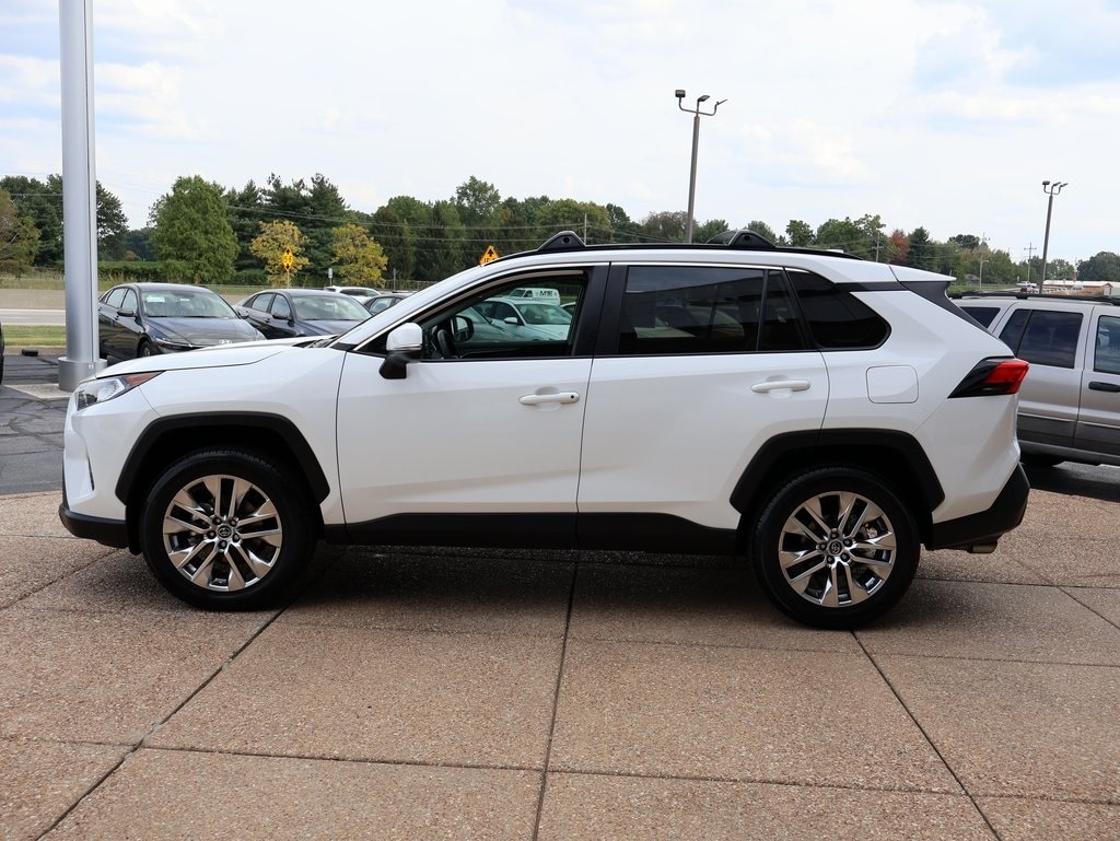 Used 2020 Toyota RAV4 XLE Premium with VIN 2T3C1RFVXLW083079 for sale in Springfield, MO