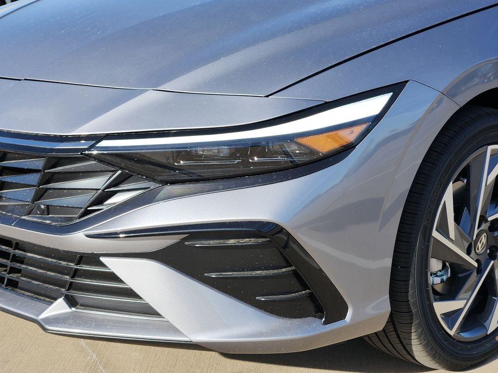 2026 Hyundai Elantra Limited - Photo 6
