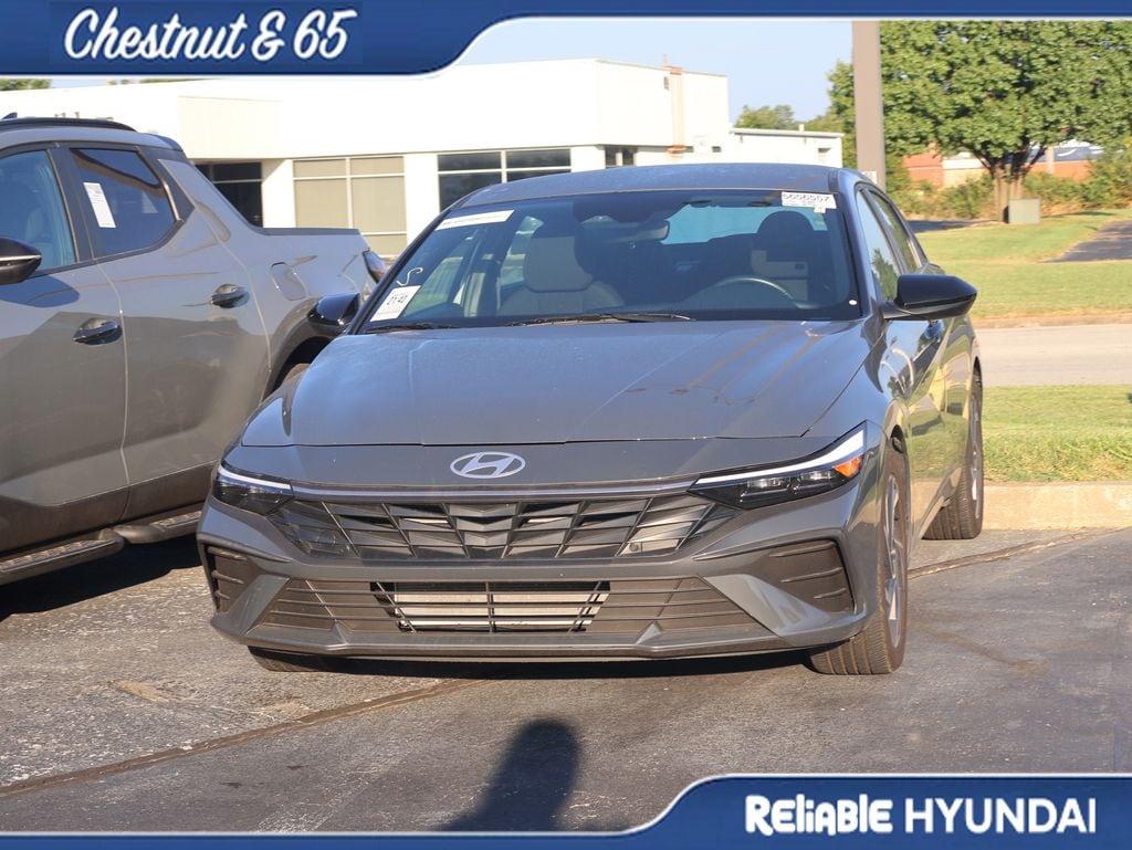 2025 Hyundai Elantra SEL - Photo 8