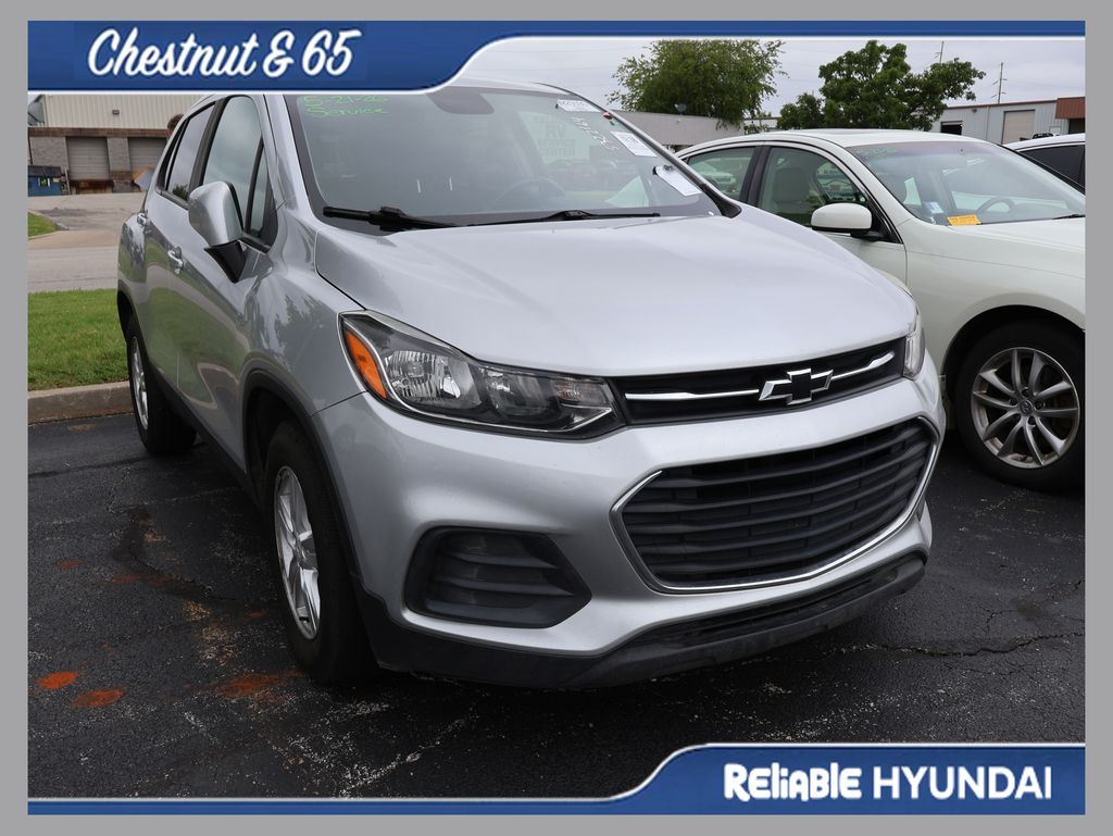 2020 Chevrolet Trax LS's photo