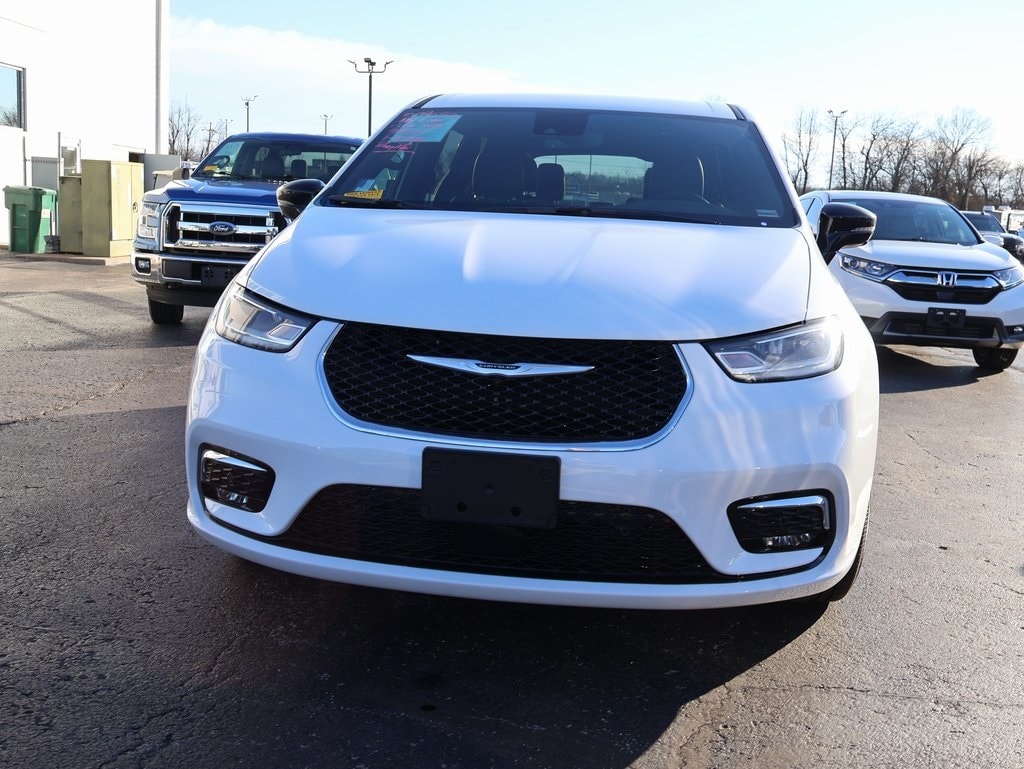 Used 2026 Chrysler Pacifica Select Van Passenger Van