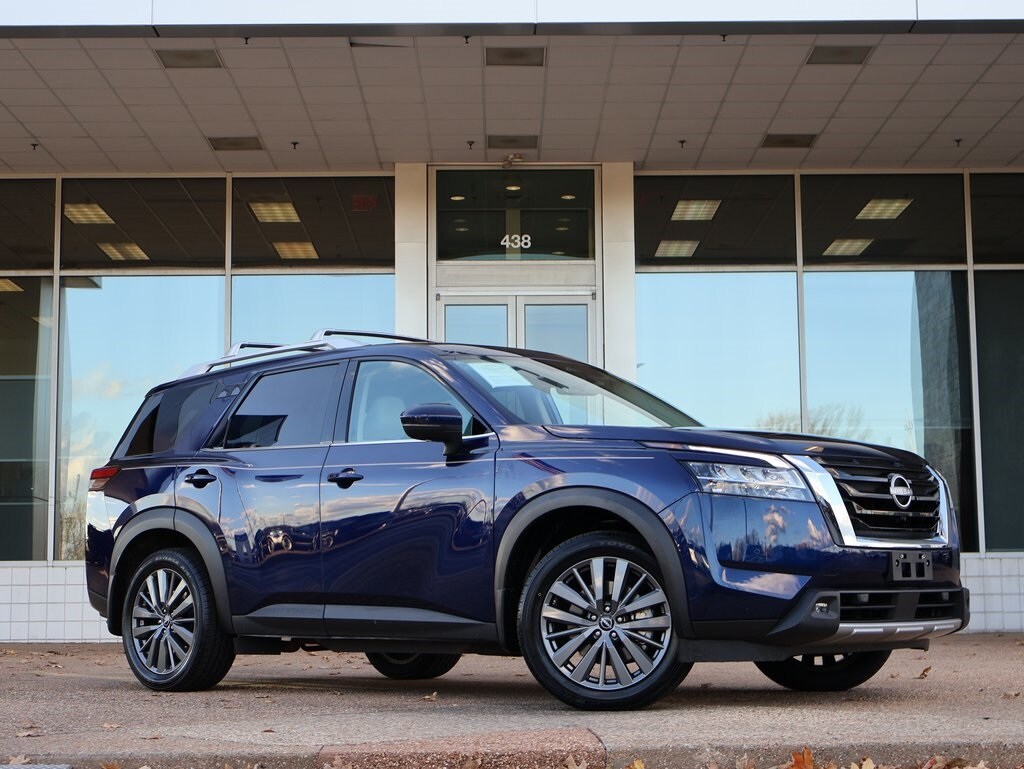 2024 Nissan Pathfinder SL photo 2