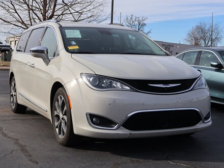 2017 Chrysler Pacifica Limited Van