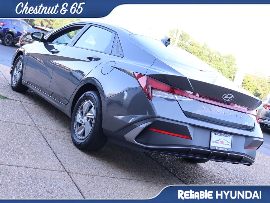 2024 Hyundai Elantra SE - Photo 4