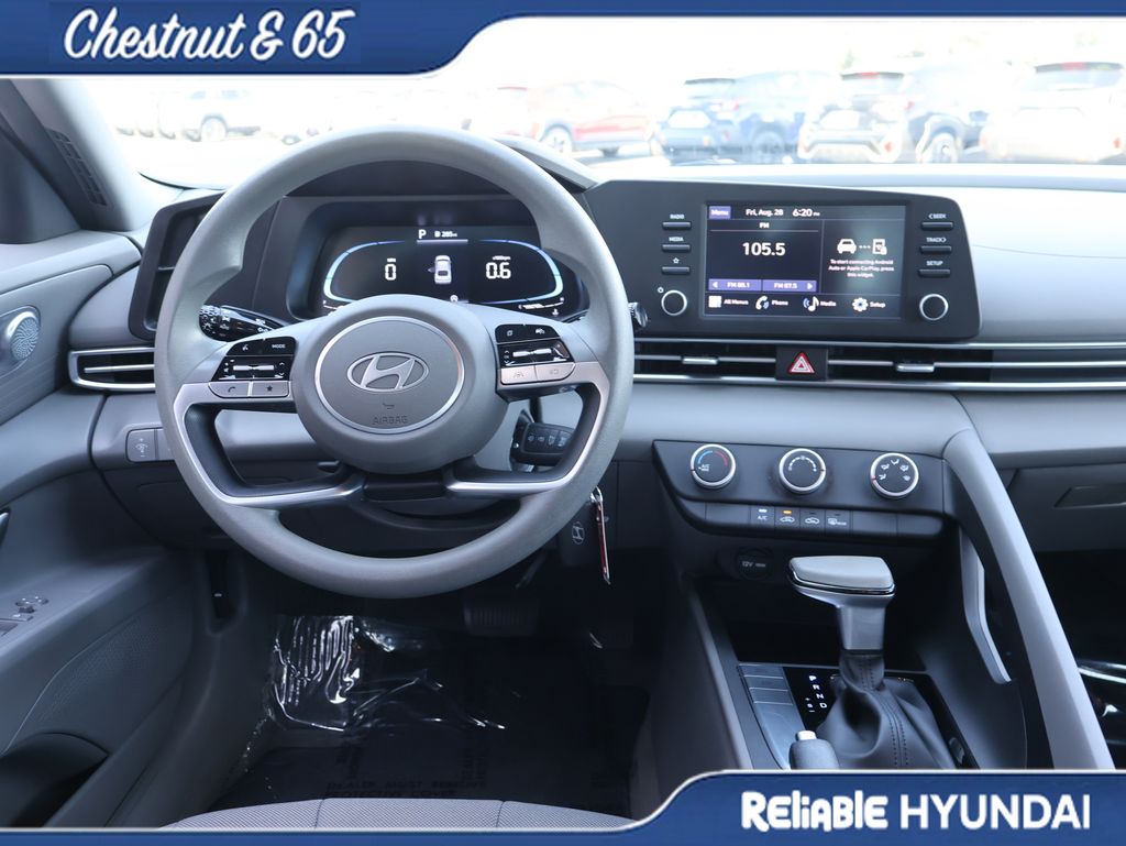 2024 Hyundai Elantra SE - Photo 18