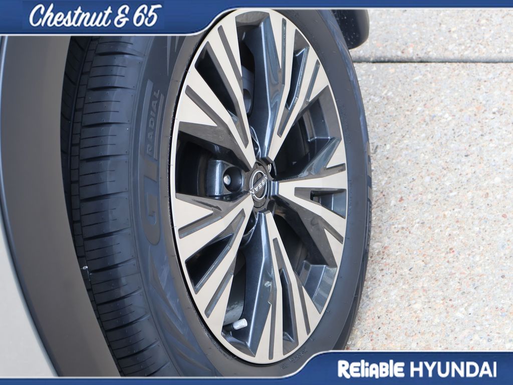 Used 2023 Brilliant Silver Nissan SV image 38