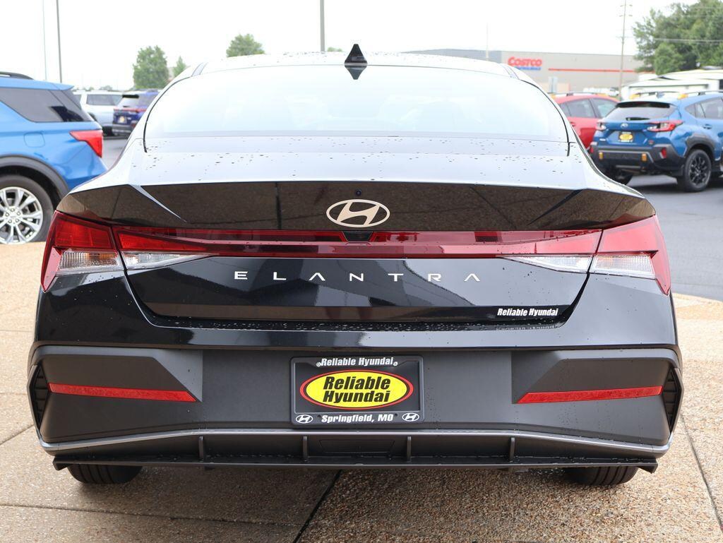 New 2026 Hyundai Elantra SE Sedan