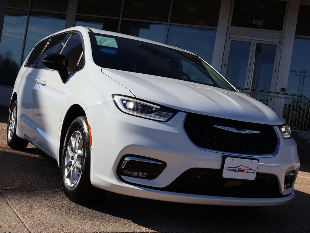 View vehicle photo 7