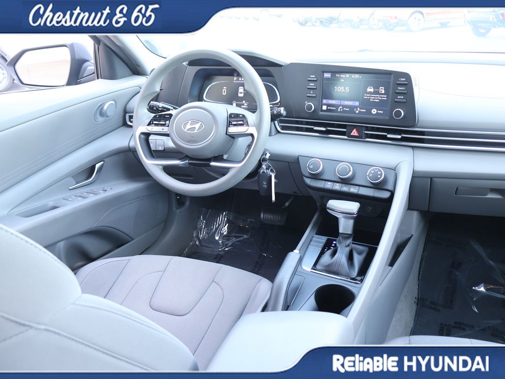 2024 Hyundai Elantra SE - Photo 13
