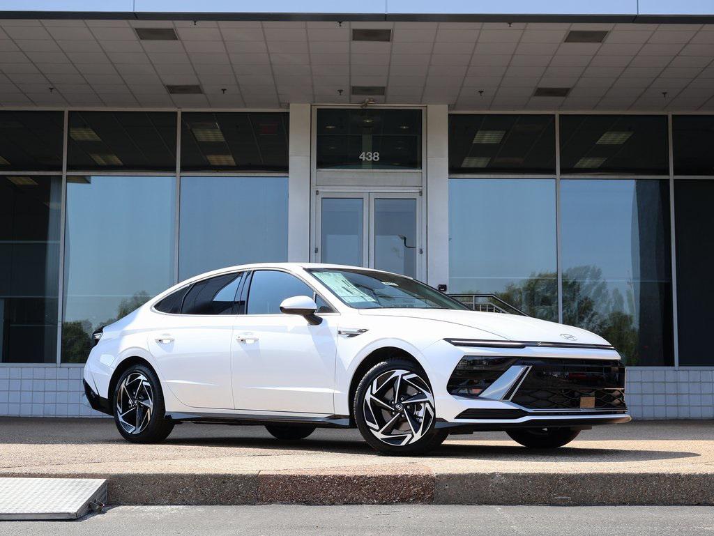 2026 Hyundai Sonata SEL's photo