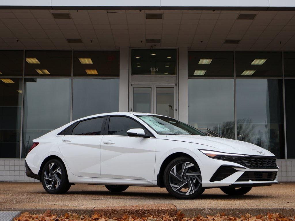 New 2025 Hyundai Elantra Limited Sedan
