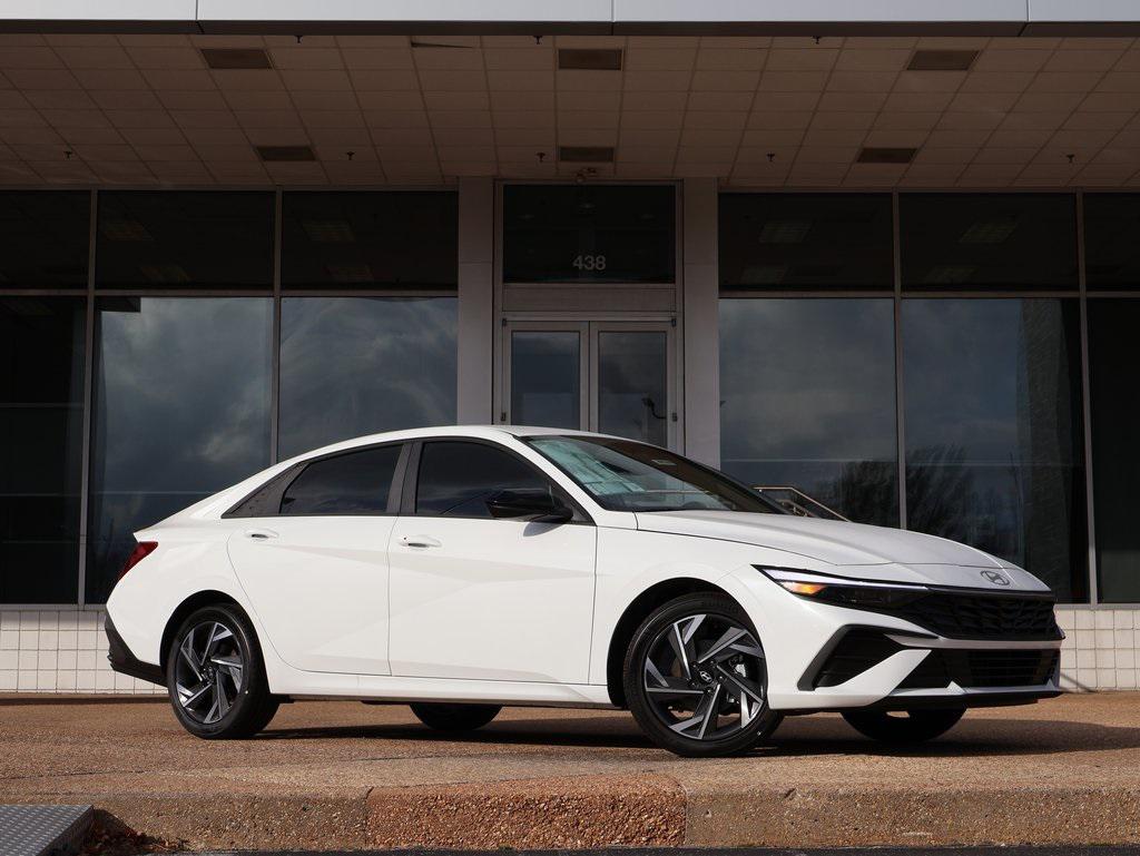 2025 Hyundai Elantra SEL's photo