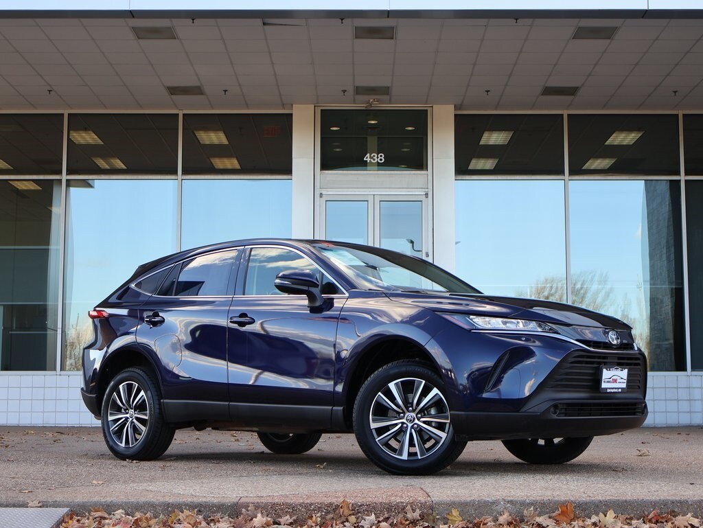 2022 Toyota Venza photo 2