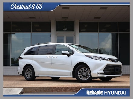 2022 Toyota Sienna XLE 8 Passenger Van Passenger Van