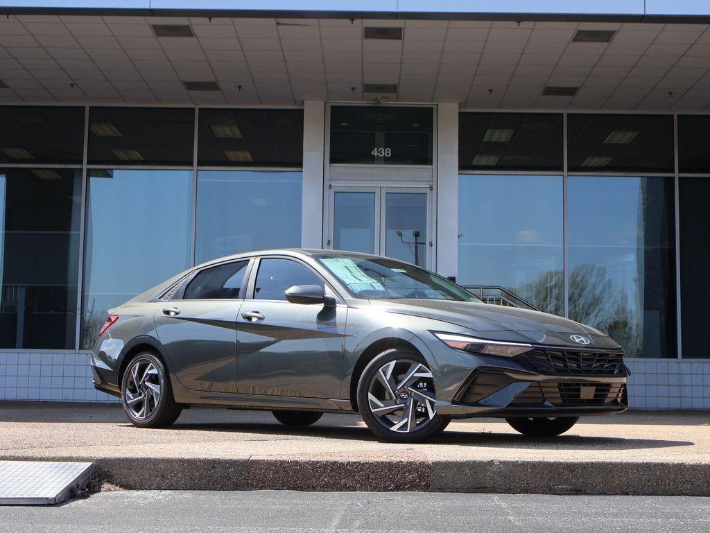 New 2026 Hyundai Elantra Limited Sedan