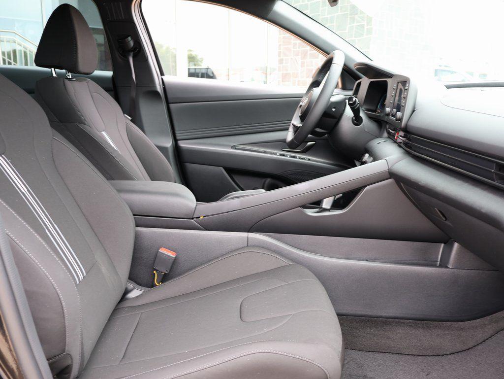 2025 Hyundai Elantra SEL - Photo 10