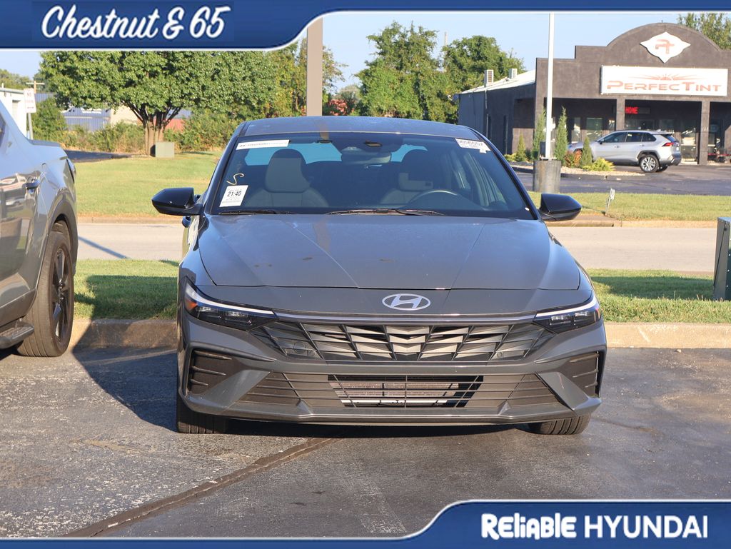 2025 Hyundai Elantra SEL - Photo 4