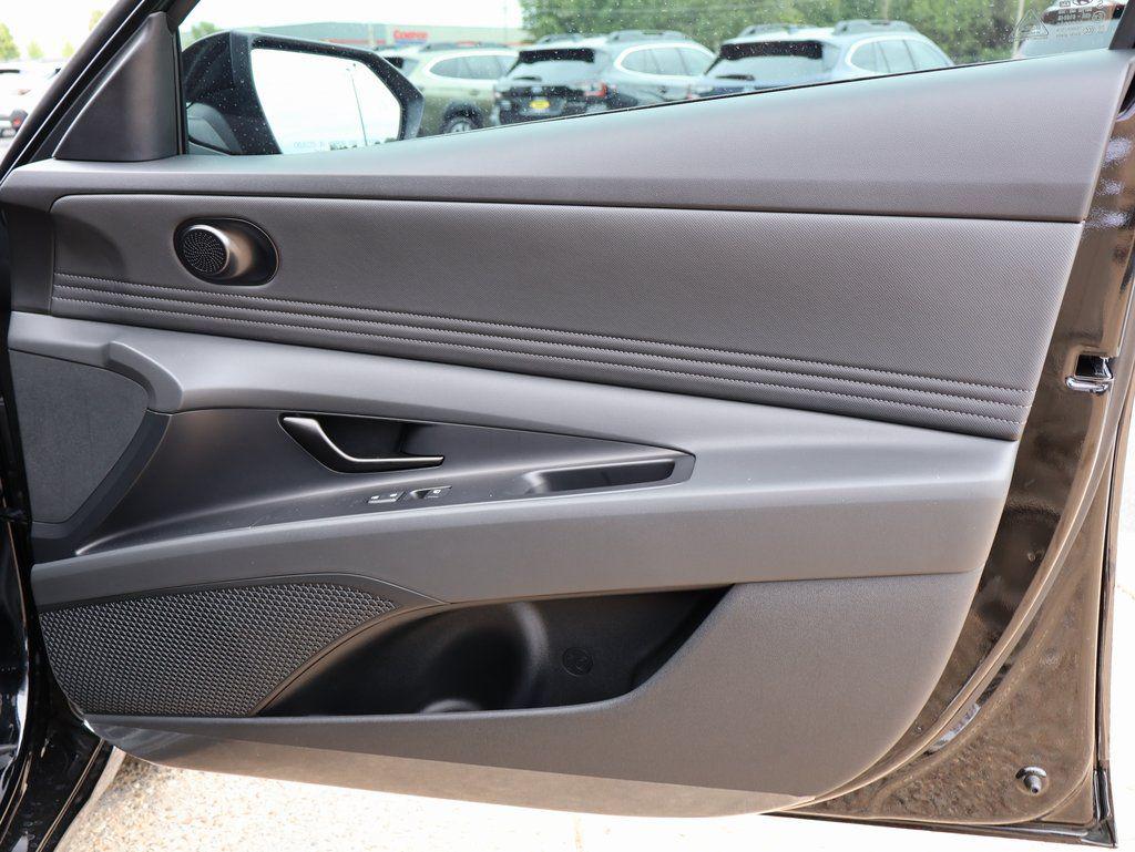 2025 Hyundai Elantra SEL - Photo 9
