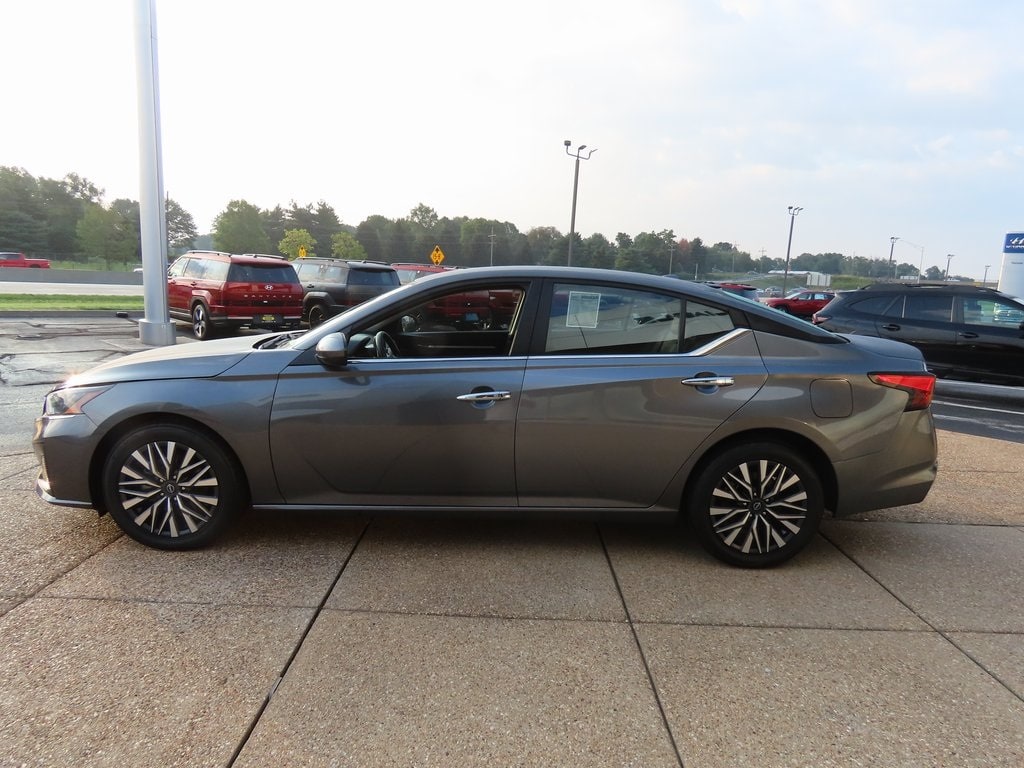 Used 2023 Nissan Altima SV with VIN 1N4BL4DV2PN343604 for sale in Springfield, MO