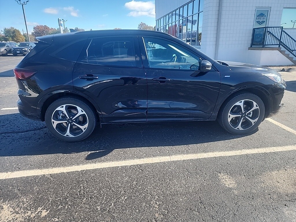 Used 2025 Ford Escape ST-Line Elite SUV