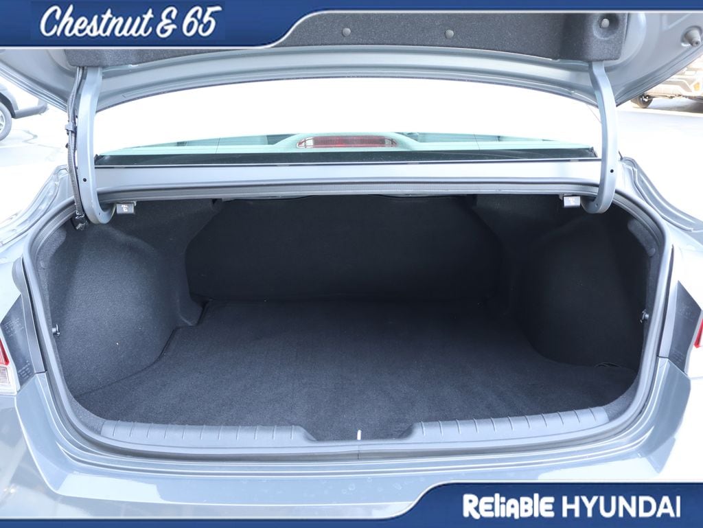 2024 Hyundai Elantra SE - Photo 14