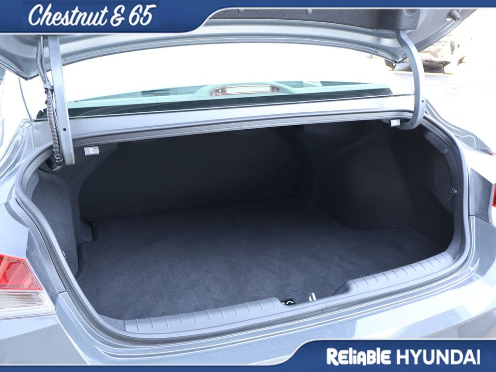 2024 Hyundai Elantra SE - Photo 15