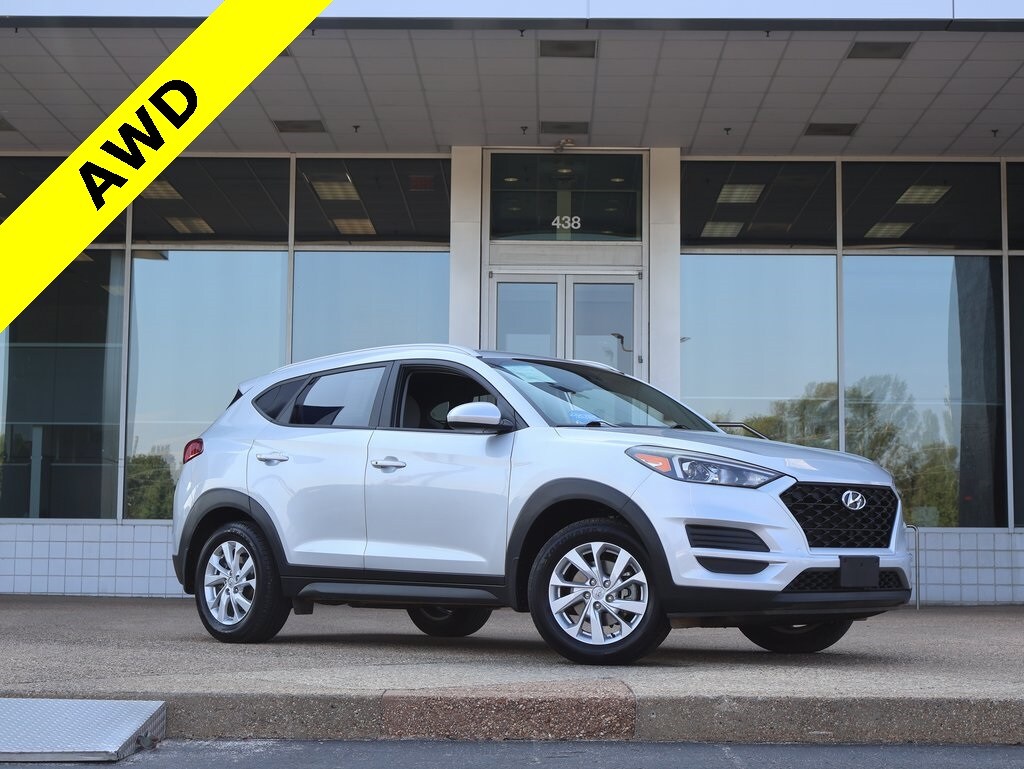 2020 Hyundai Santa Fe SEL photo 2