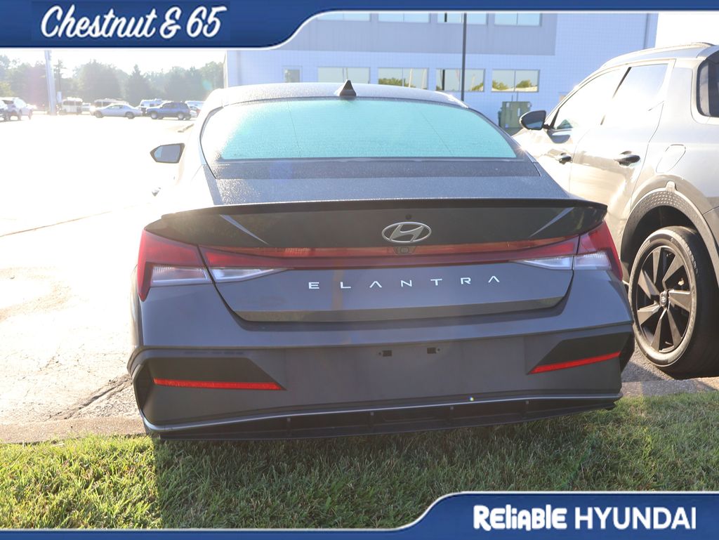 2025 Hyundai Elantra SEL - Photo 17