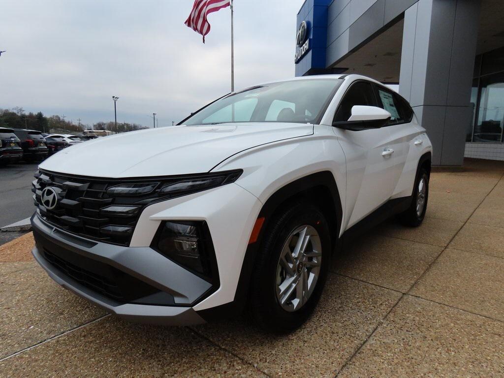 New 2025 Hyundai Tucson SE FWD SUV