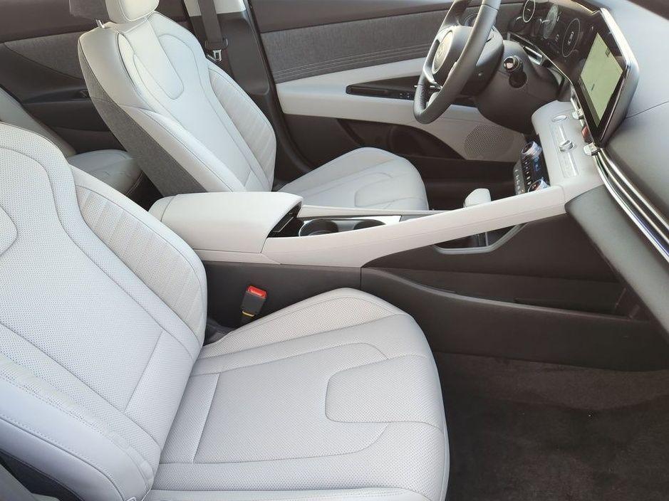 2026 Hyundai Elantra Limited - Photo 12