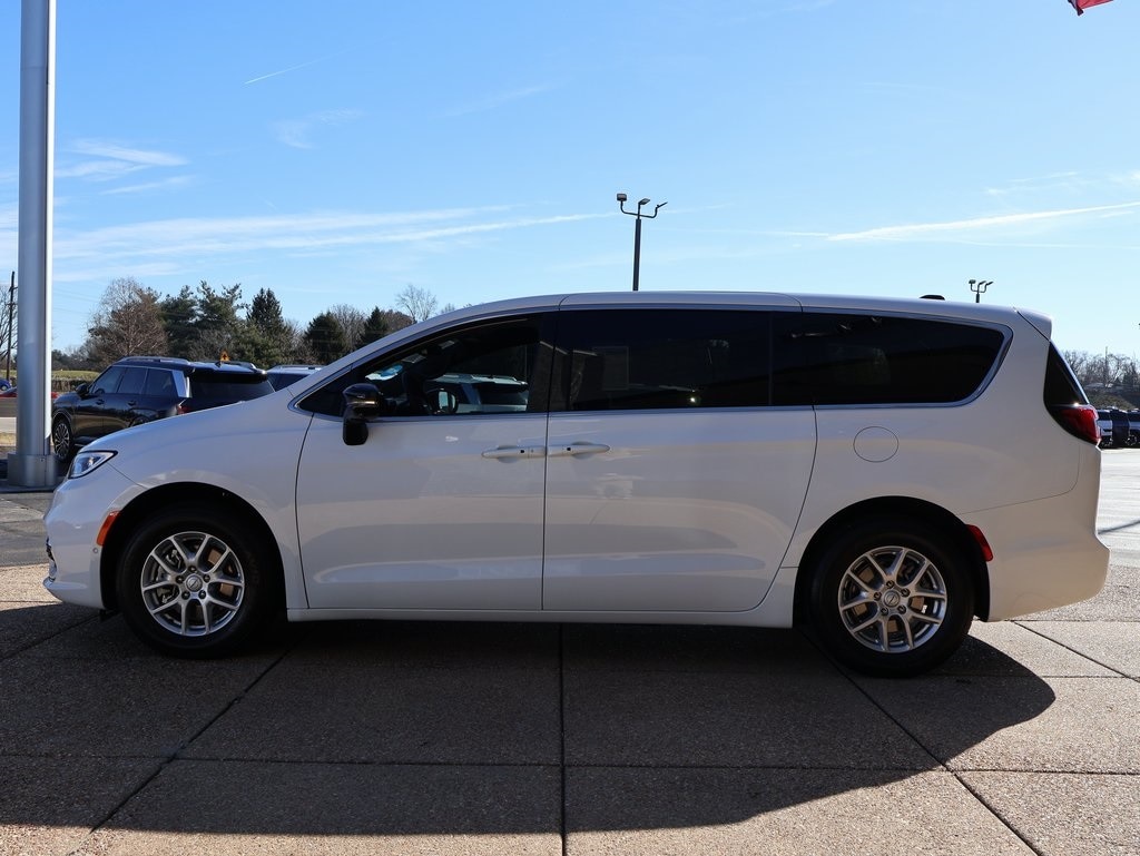 View vehicle photo 3