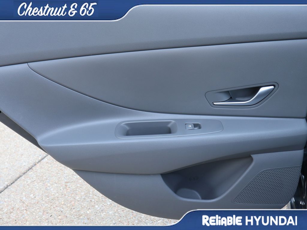 2024 Hyundai Elantra SE - Photo 16