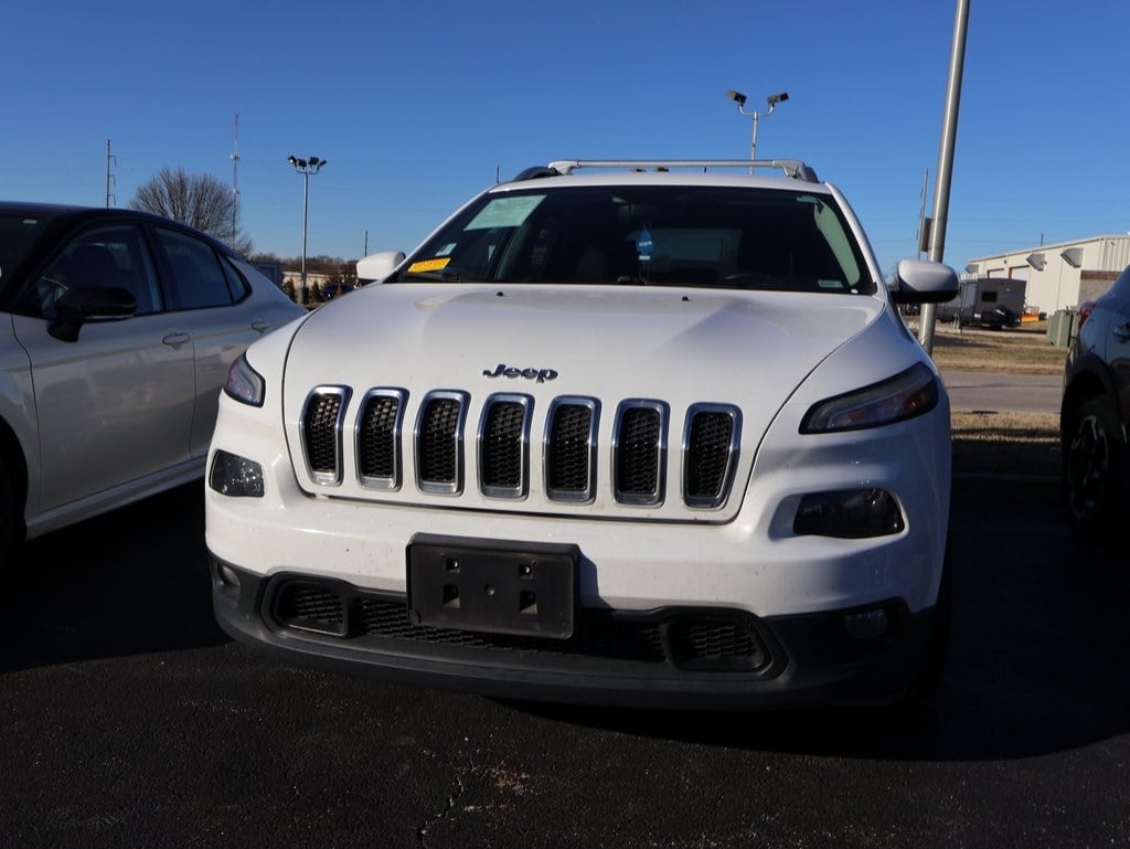 Used 2016 Jeep Cherokee Latitude FWD SUV