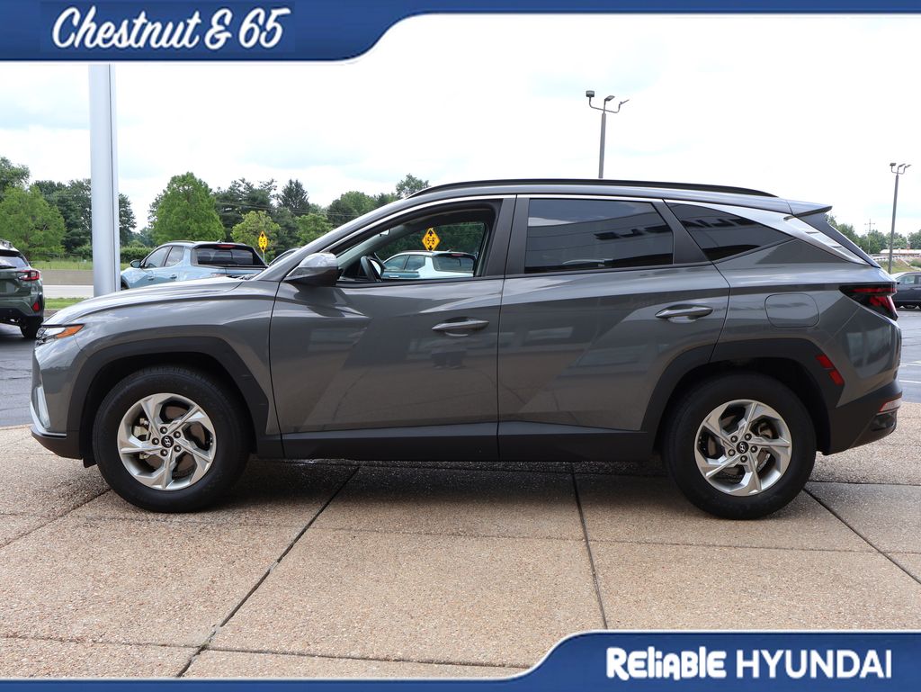 Used 2024 Hampton Gray Hyundai SEL image 3