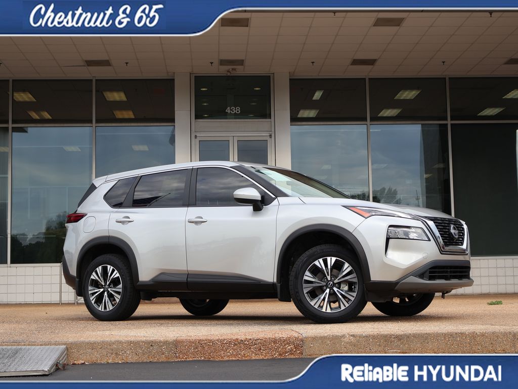 Used 2023 Brilliant Silver Nissan SV image 2