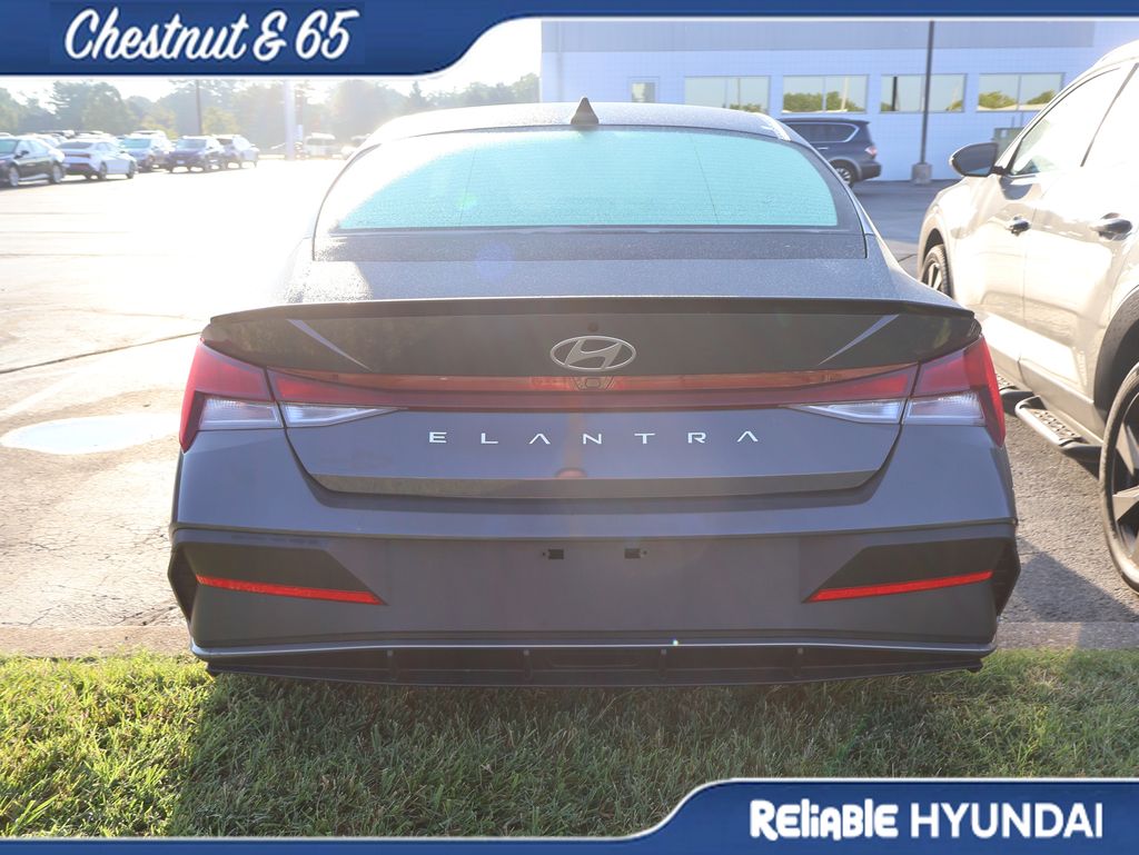 2025 Hyundai Elantra SEL - Photo 18