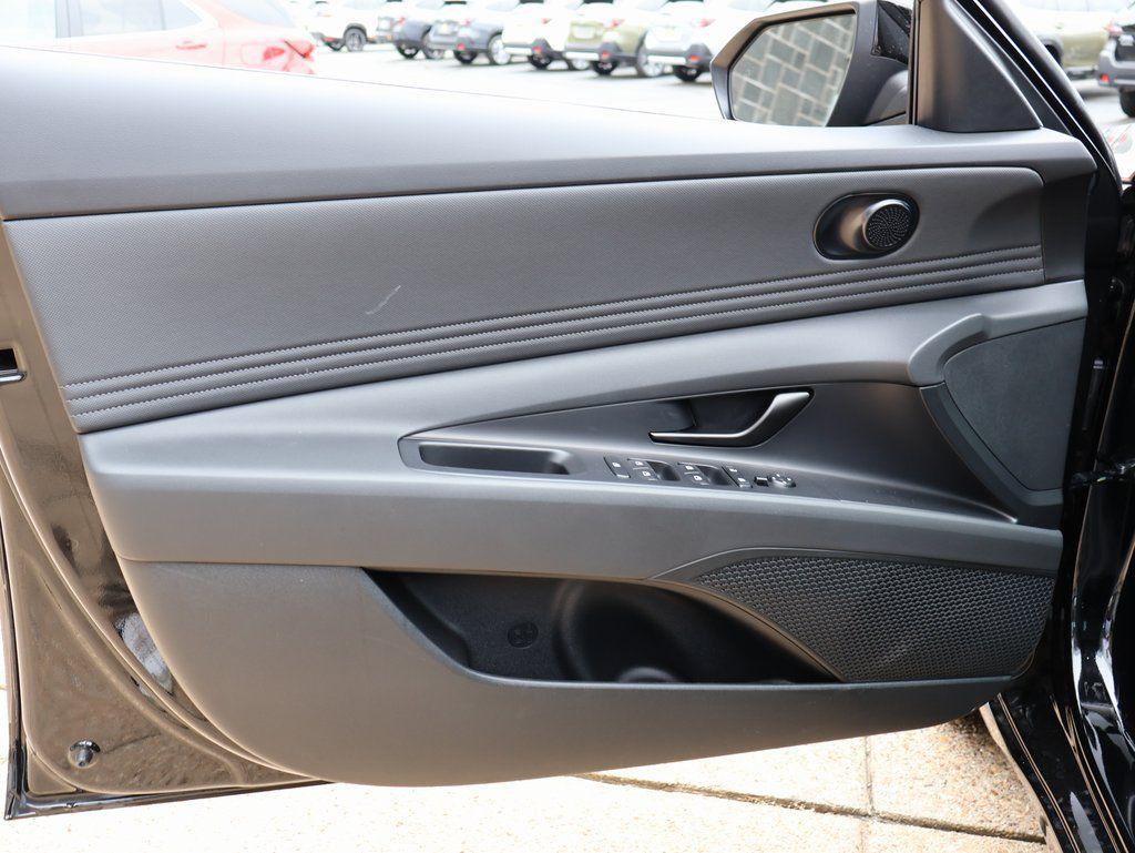 2025 Hyundai Elantra SEL - Photo 21