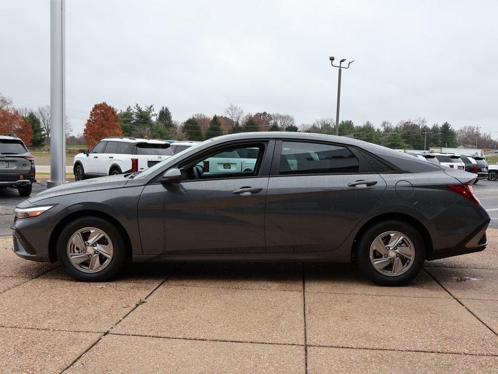 New 2025 Hyundai Elantra SE Sedan