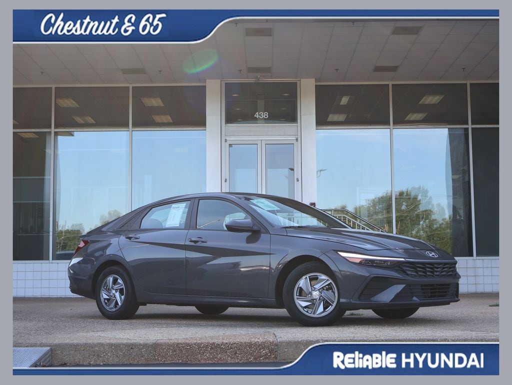2024 Hyundai Elantra SE - Photo 1