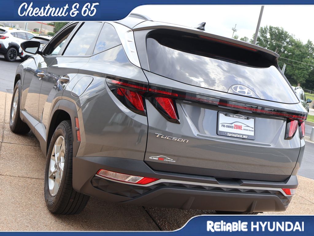 Used 2024 Hampton Gray Hyundai SEL image 4
