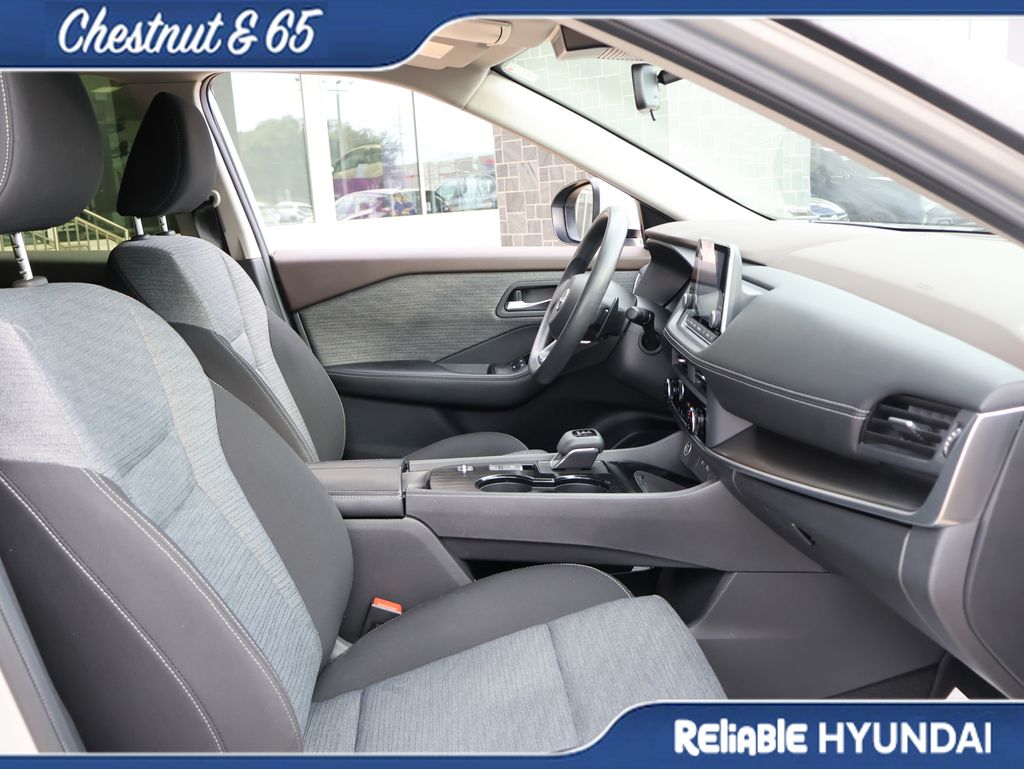 Used 2023 Brilliant Silver Nissan SV image 9