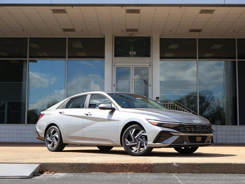2025 Hyundai Elantra Limited's photo