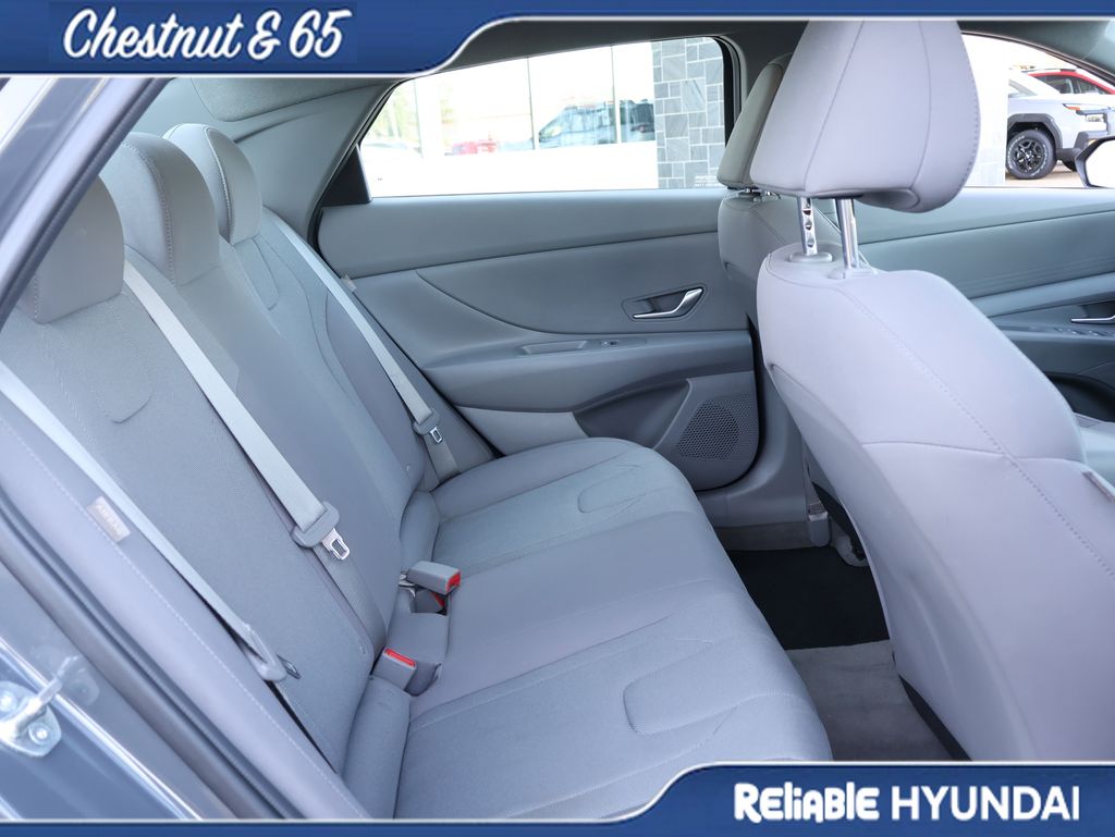 2024 Hyundai Elantra SE - Photo 12