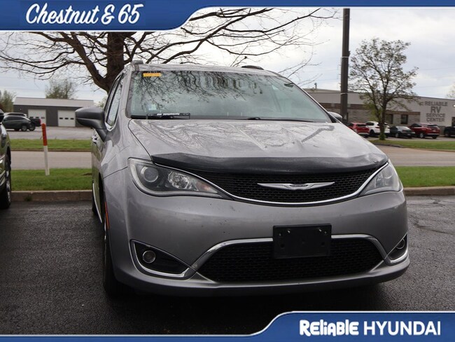 2017 Chrysler Pacifica Touring-L Van