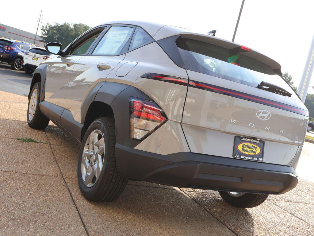 New 2027 Cyber Gray Metallic Hyundai SE AWD image 4
