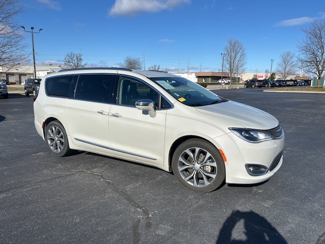 2017 Chrysler Pacifica Limited Van
