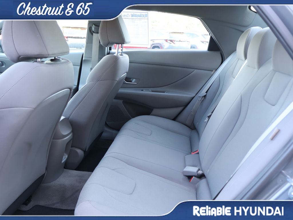 2024 Hyundai Elantra SE - Photo 17